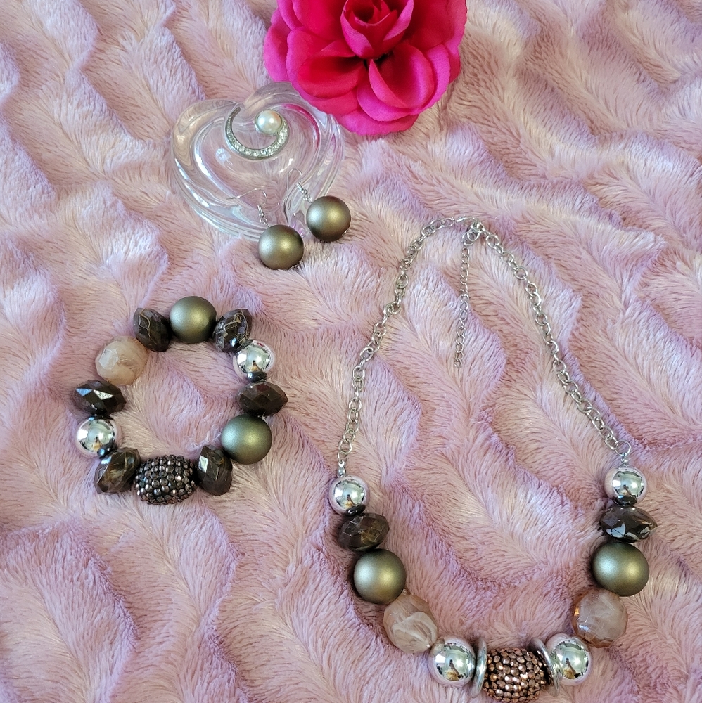 🟡 3 x $22 Bronze Pearls Necklace 3 Pieces